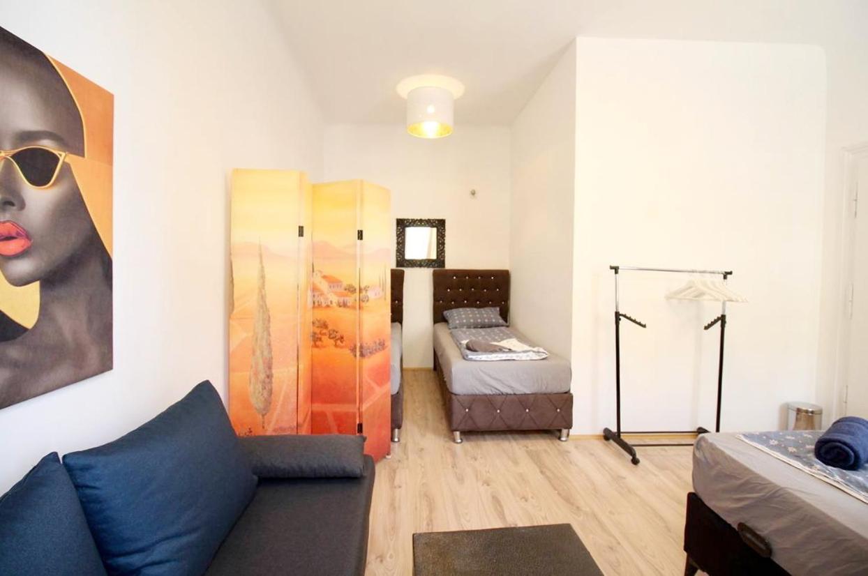 Family Apartment Mz27 Wina Bagian luar foto